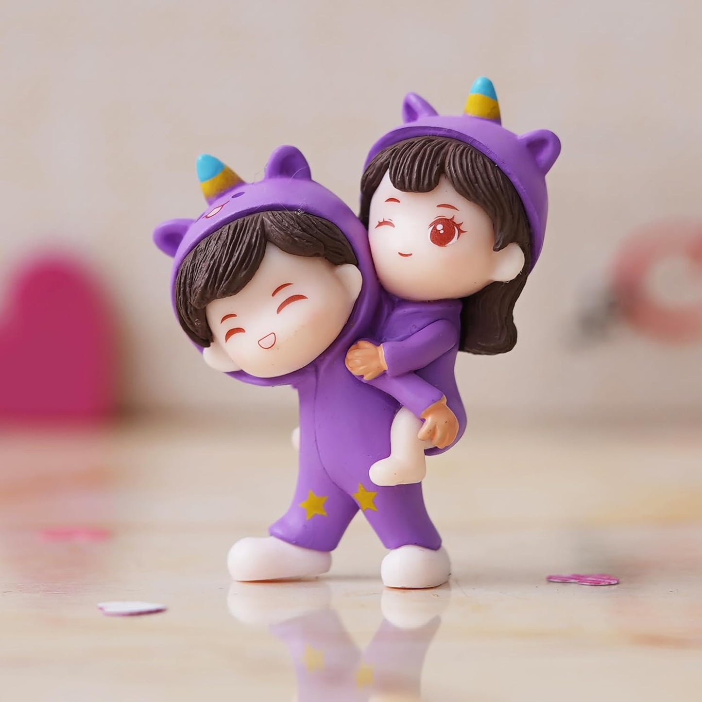 eCraftIndia Valentine Gift for Girlfriend Boyfriend| Purple Resin Miniature Cute Couple Statue Girl on Boy's Shoulder Decorative Showpiece Valentine Day Gift for Husband Wife|Valentine Decoration Item